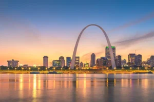 Right Click Digital, Inc. – A cityscape of St. Louis, MO, showcasing a competitive local market concept.
