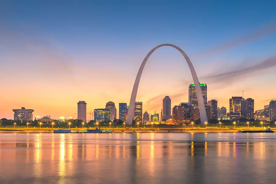 Right Click Digital, Inc. – A cityscape of St. Louis, MO, showcasing a competitive local market concept.