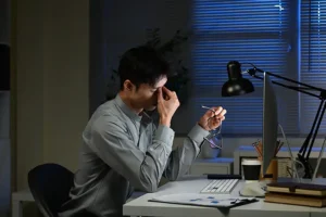 Right Click Digital, Inc. – A disappointed customer in Edwardsville, IL, after seeing a company’s appallingly designed website, showcasing poorly-made website design mistakes by its developer.