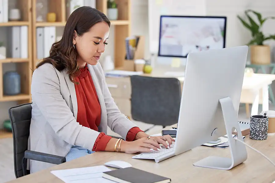 Right Click Digital, Inc. – A professional content writer putting together a blog for a small business in Edwardsville, Illinois.